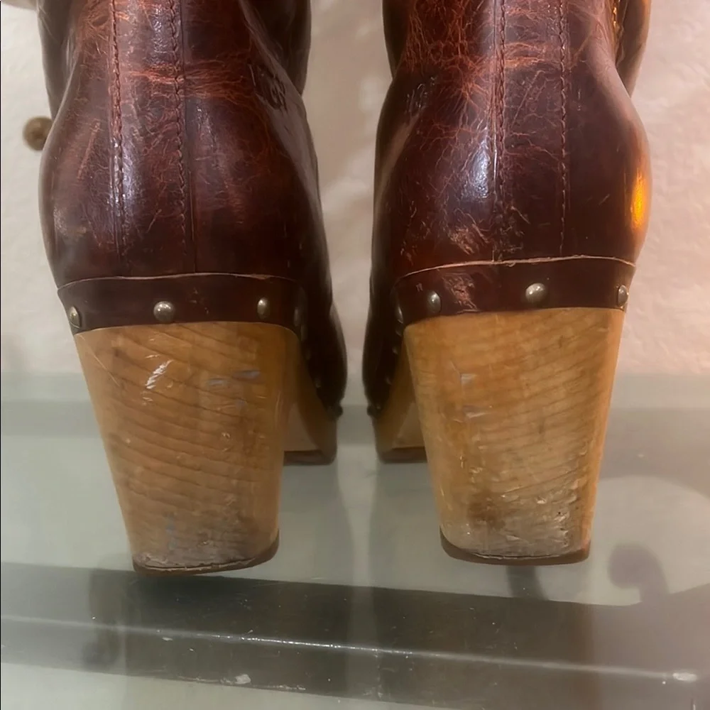 UGG Lynnea Leather Clog-Style Boots - Picture 2 of 6